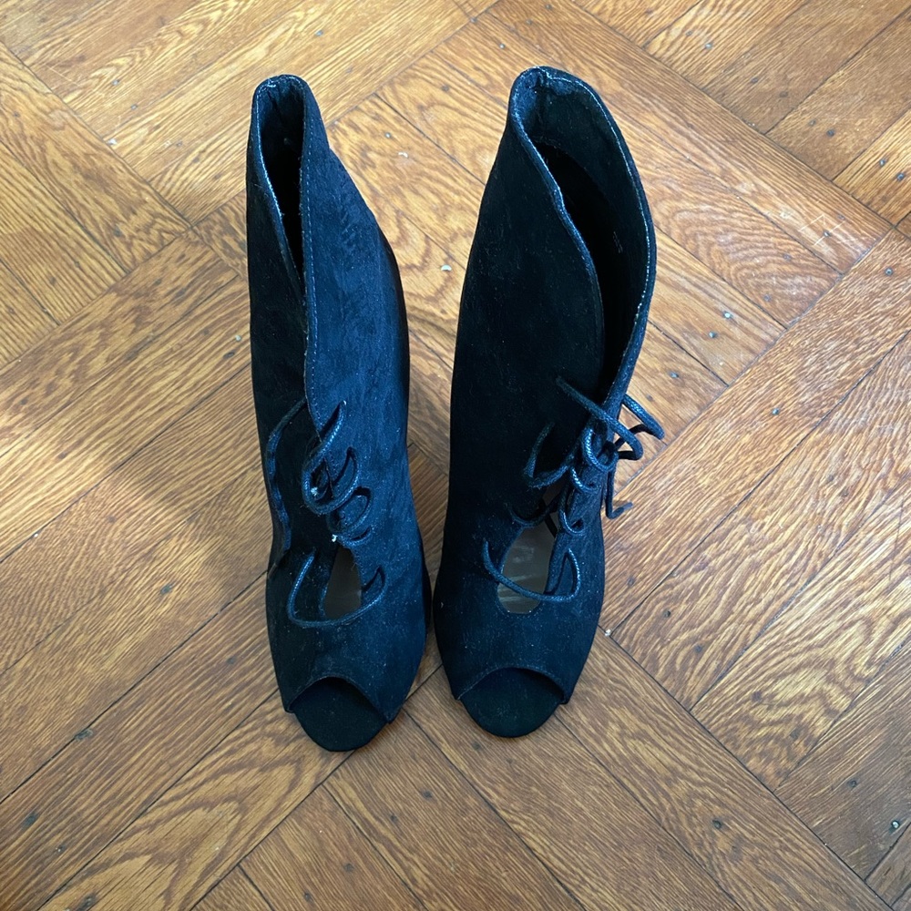 Women boot, size 9, Madison by shoedazzle, black